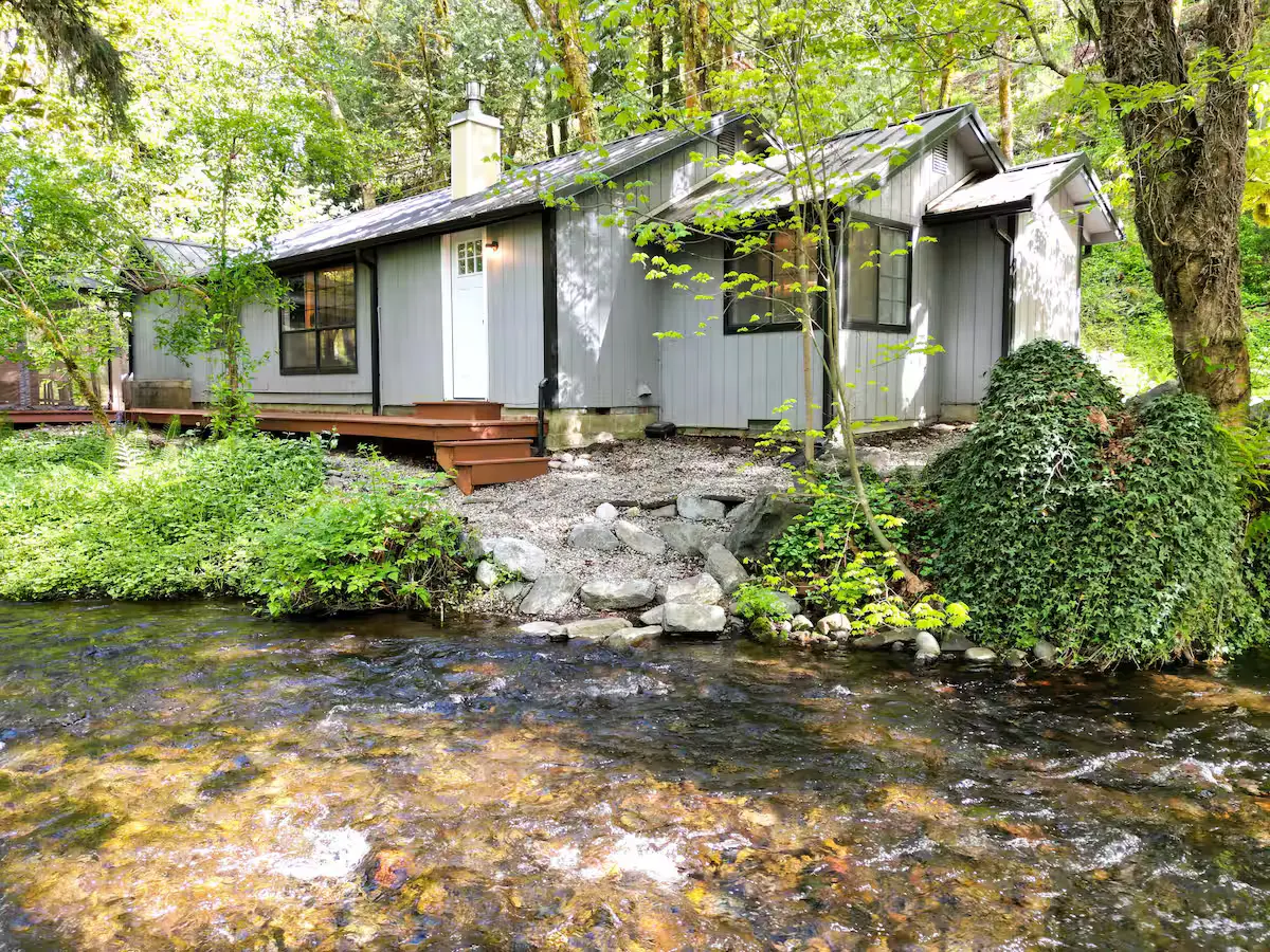 Creekside Bigfoot Bungalow — Nature Lover’s Oasis