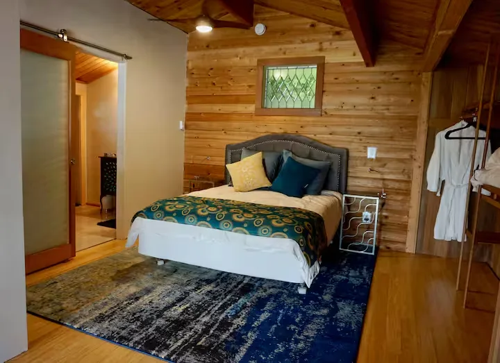 European Waterfront Chalet- Hood Canal & Mtn View