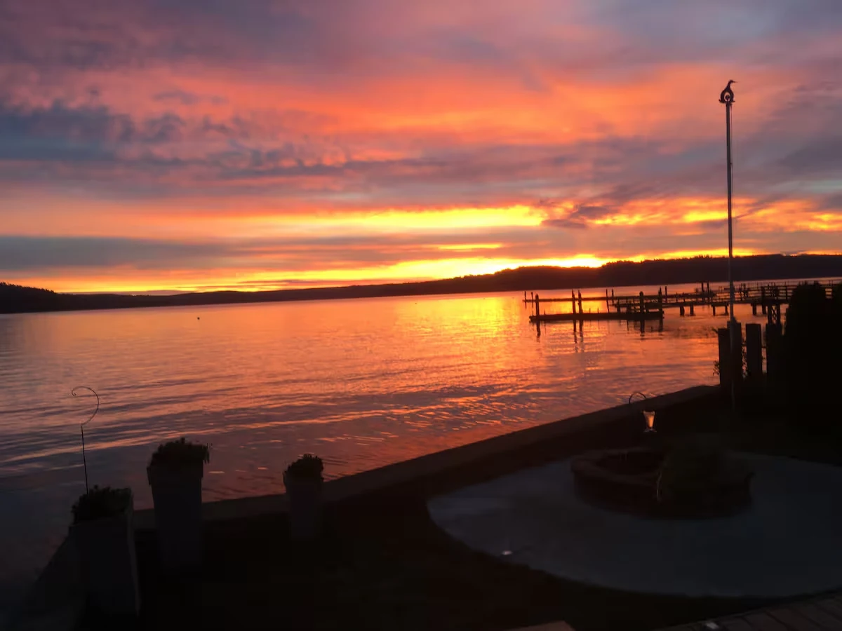 Waterfront Hoodsport, Hood Canal beach oasis